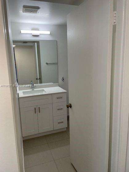 Small Image of 8180 #118, Doral Number 16