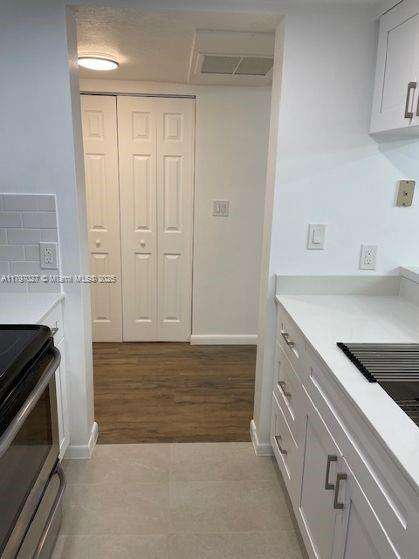 Small Image of 8180 #118, Doral Number 6