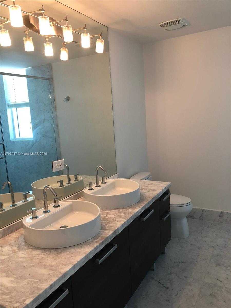 Small Image of 244 BISCAYNE BLVD #1809, Miami Number 11