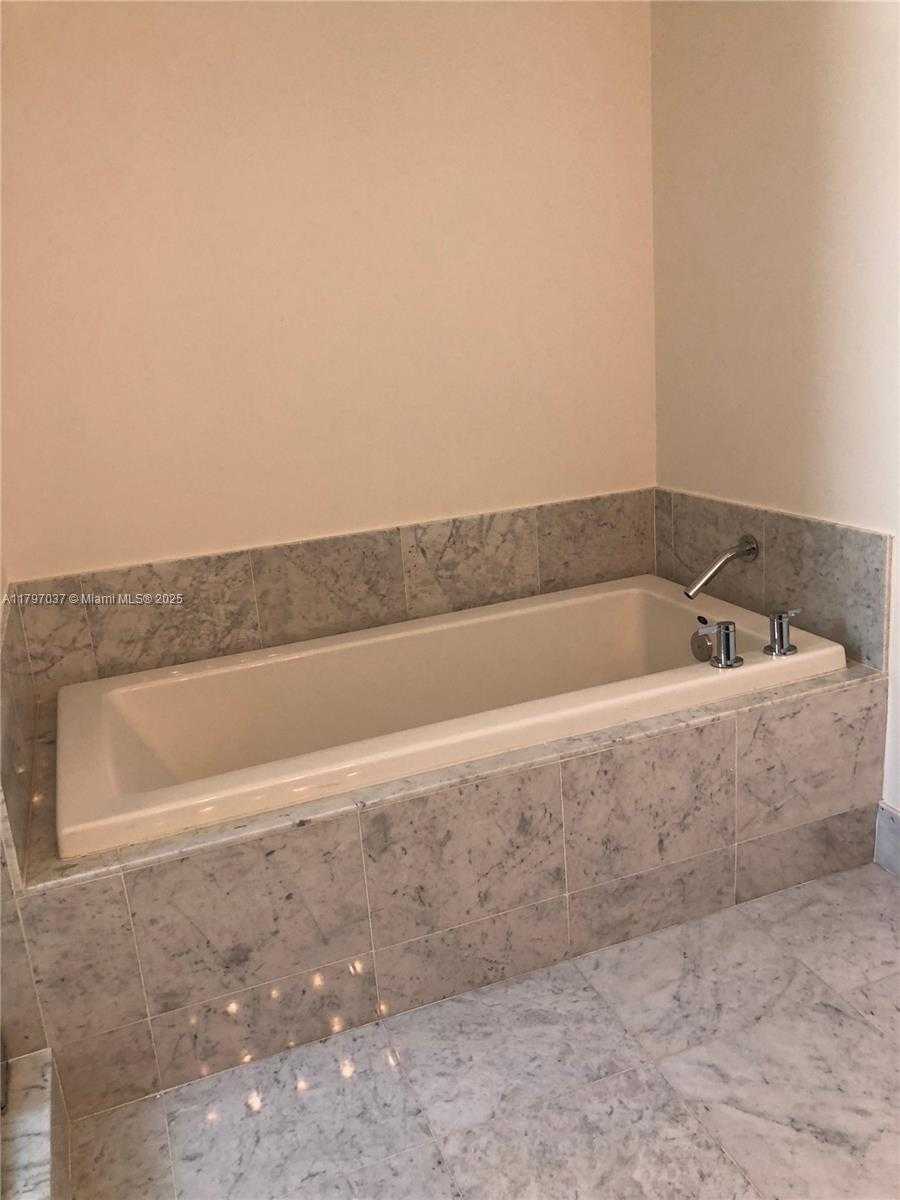 Small Image of 244 BISCAYNE BLVD #1809, Miami Number 14