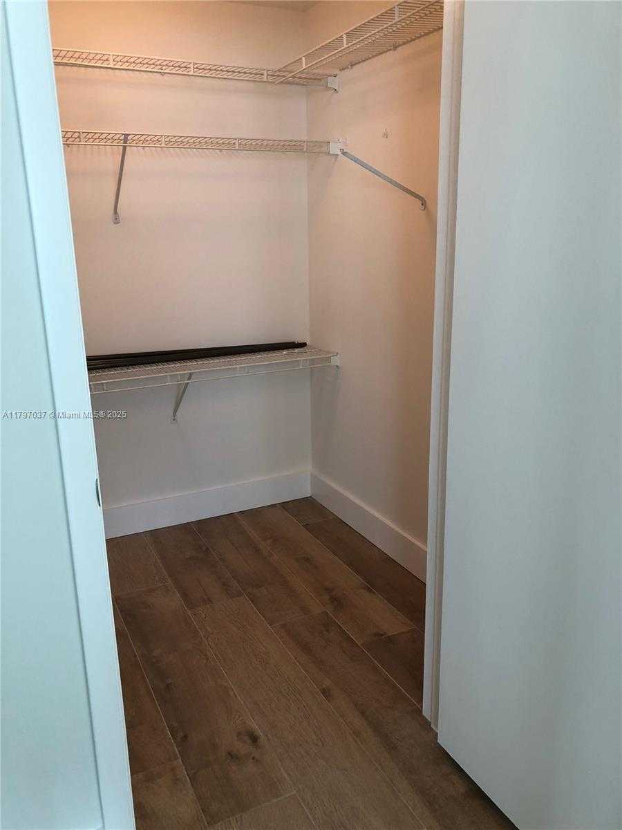 Small Image of 244 BISCAYNE BLVD #1809, Miami Number 15