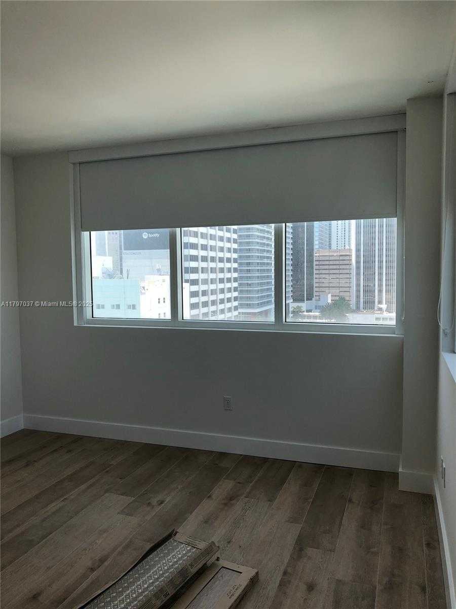 Small Image of 244 BISCAYNE BLVD #1809, Miami Number 4