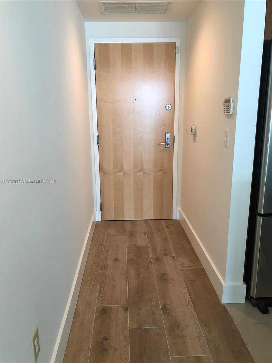 Small Image of 244 BISCAYNE BLVD #1809, Miami Number 5