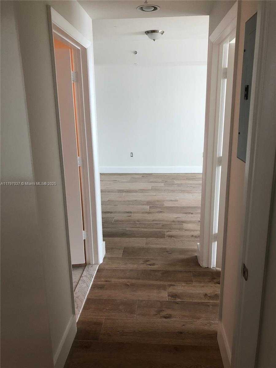 Small Image of 244 BISCAYNE BLVD #1809, Miami Number 6