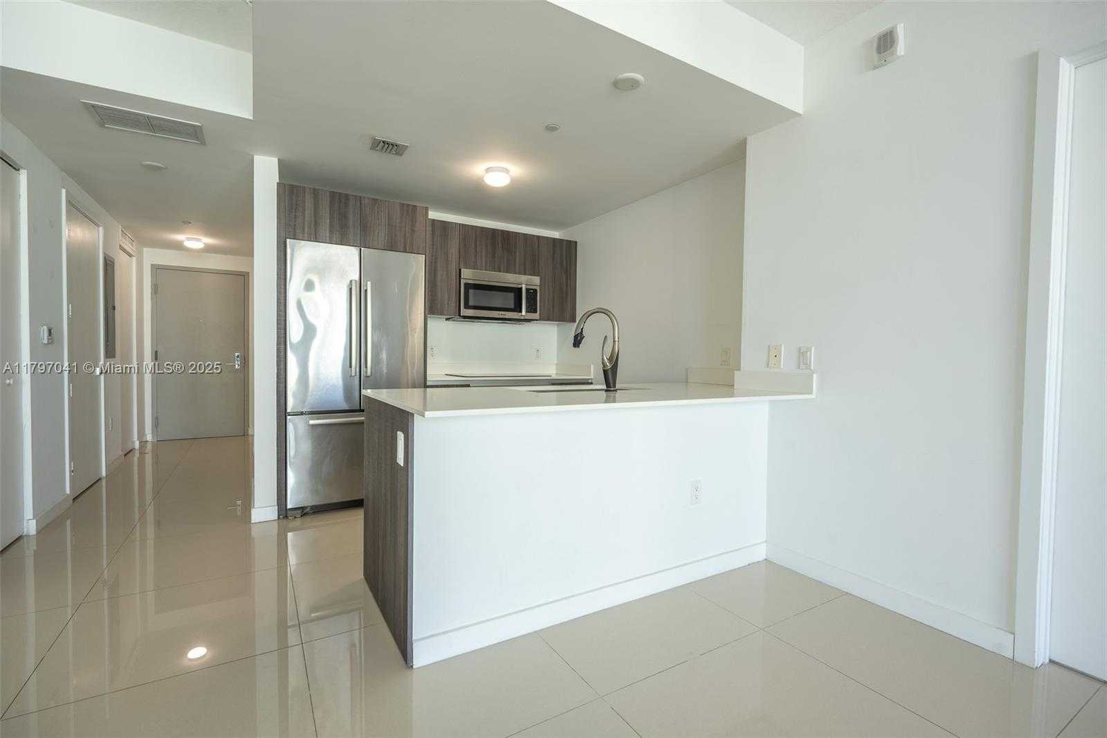 Small Image of 488 NE 18th St, Miami, FL 33132, USA Number 10