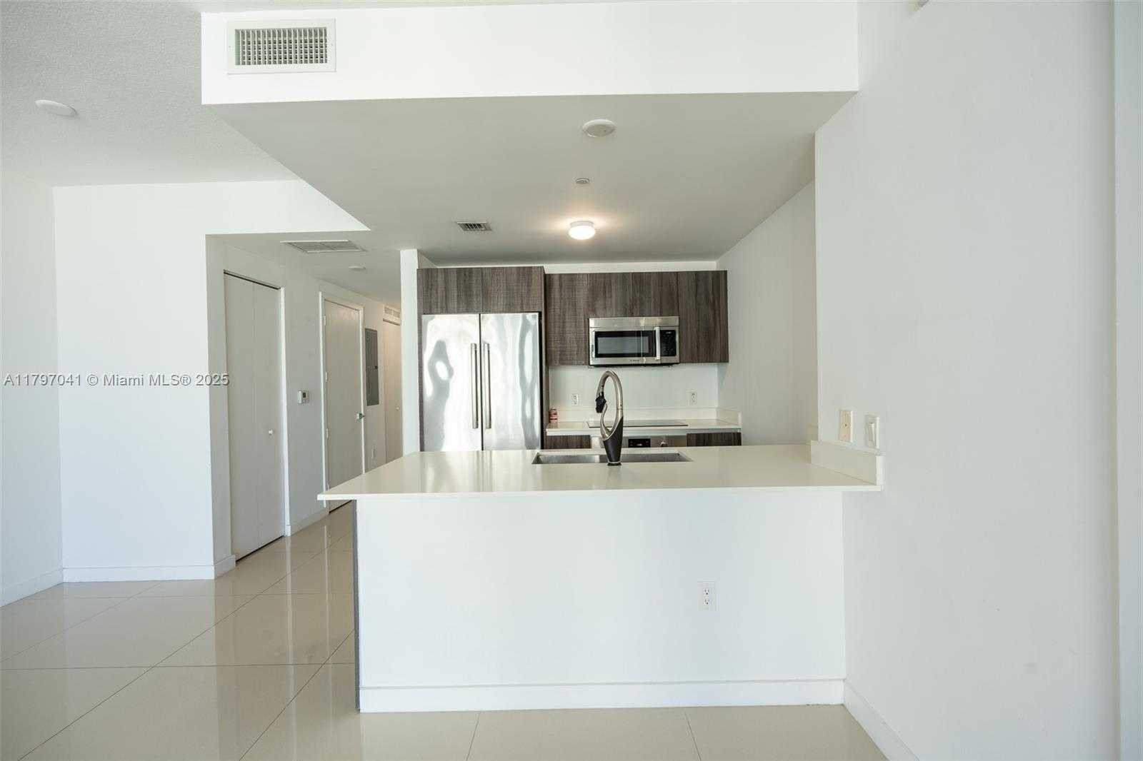Small Image of 488 NE 18th St, Miami, FL 33132, USA Number 11
