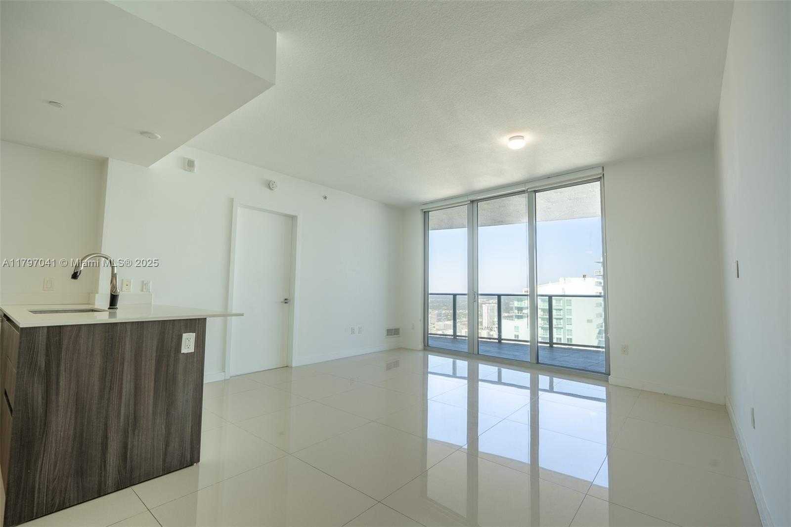 Small Image of 488 NE 18th St, Miami, FL 33132, USA Number 13