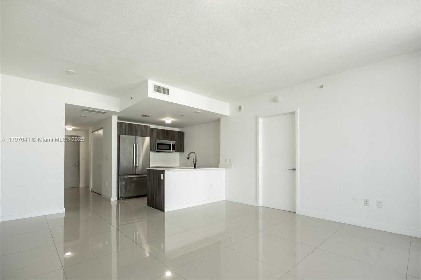 Small Image of 488 NE 18th St, Miami, FL 33132, USA Number 14