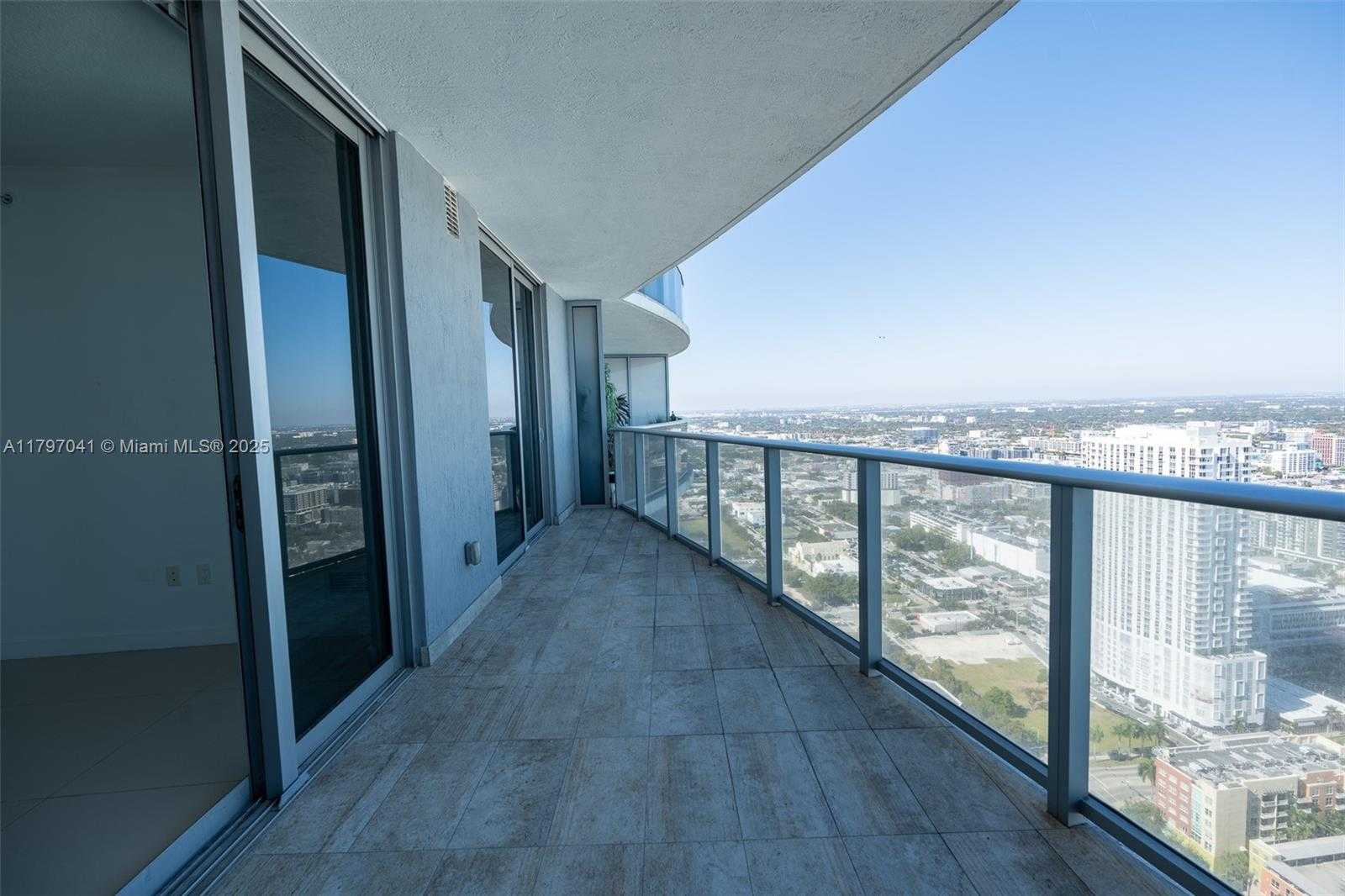 Small Image of 488 NE 18th St, Miami, FL 33132, USA Number 20
