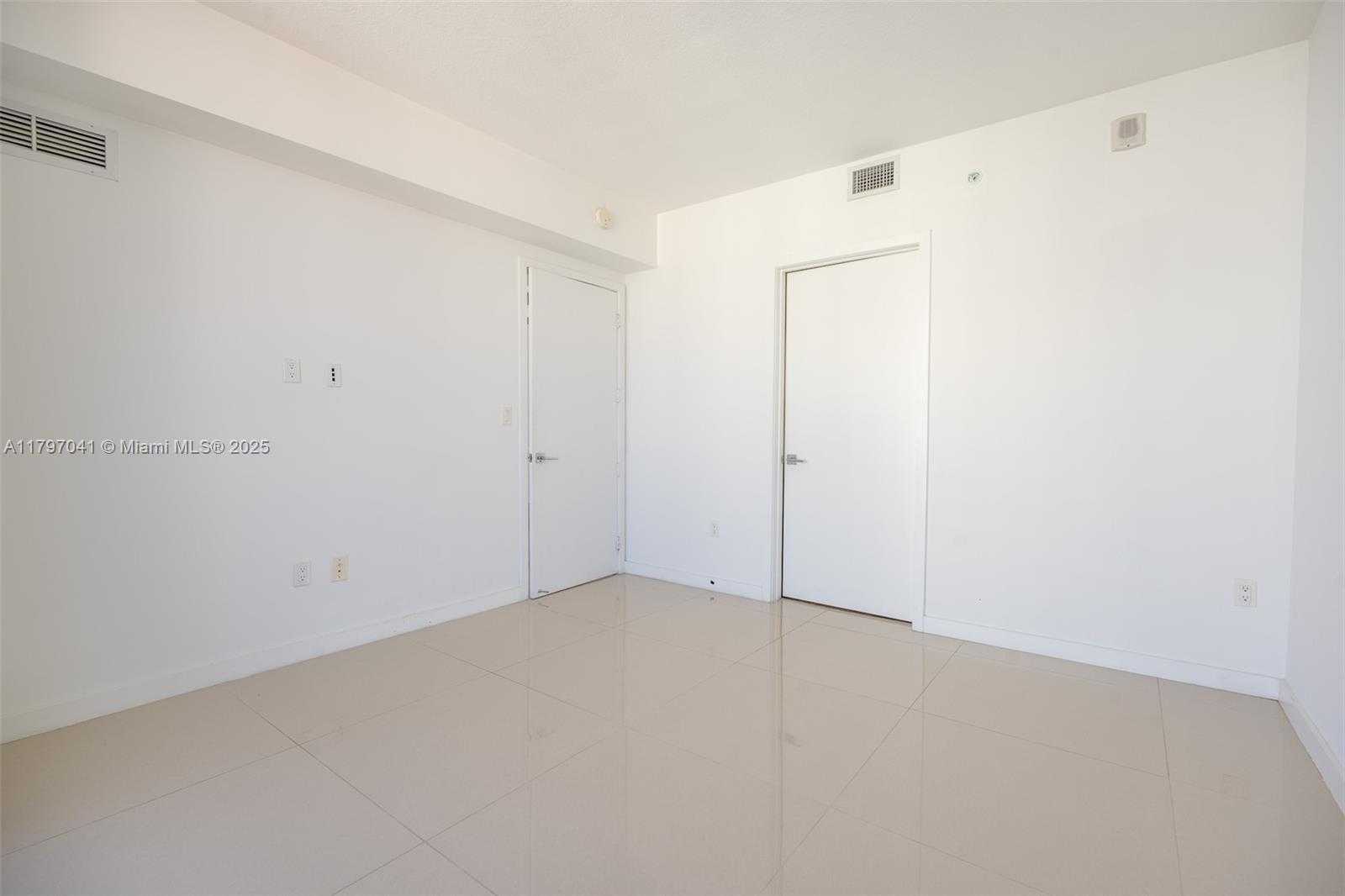 Small Image of 488 NE 18th St, Miami, FL 33132, USA Number 25
