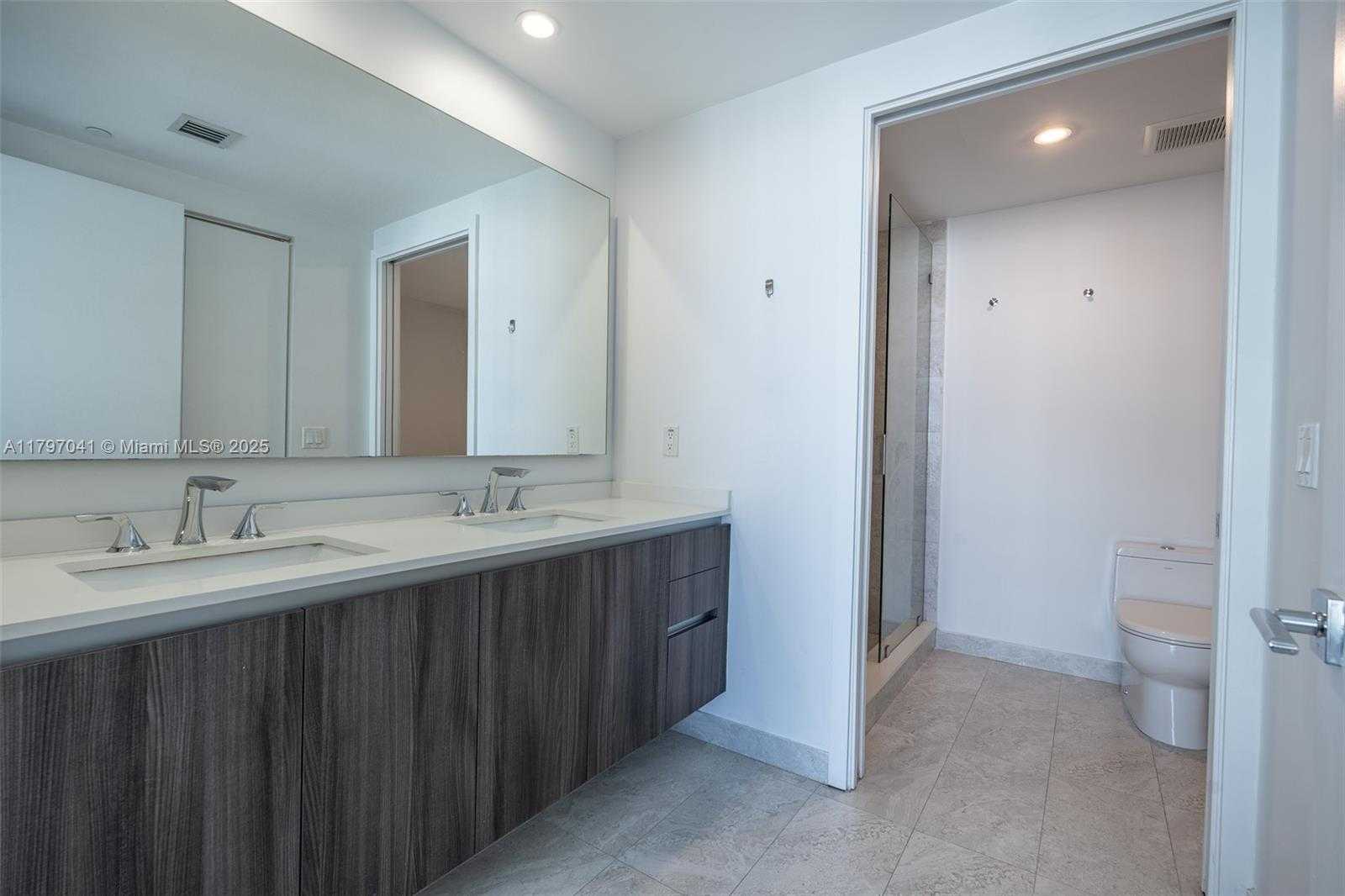 Small Image of 488 NE 18th St, Miami, FL 33132, USA Number 26