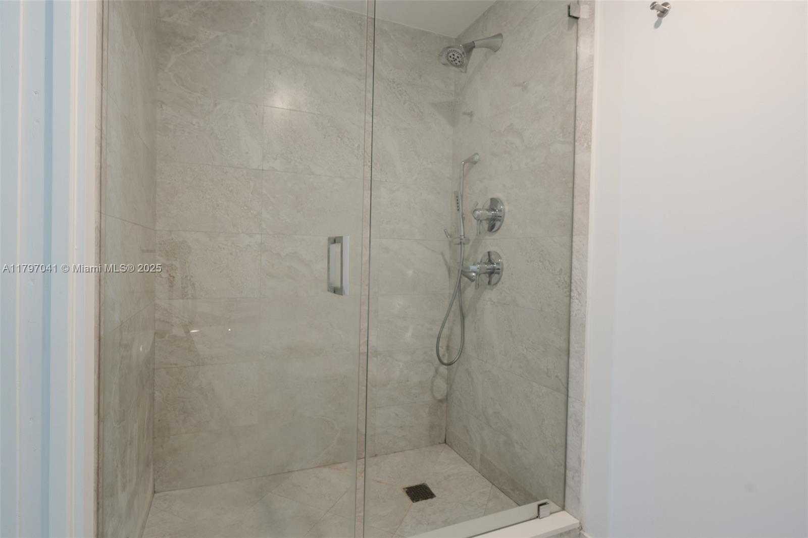 Small Image of 488 NE 18th St, Miami, FL 33132, USA Number 27