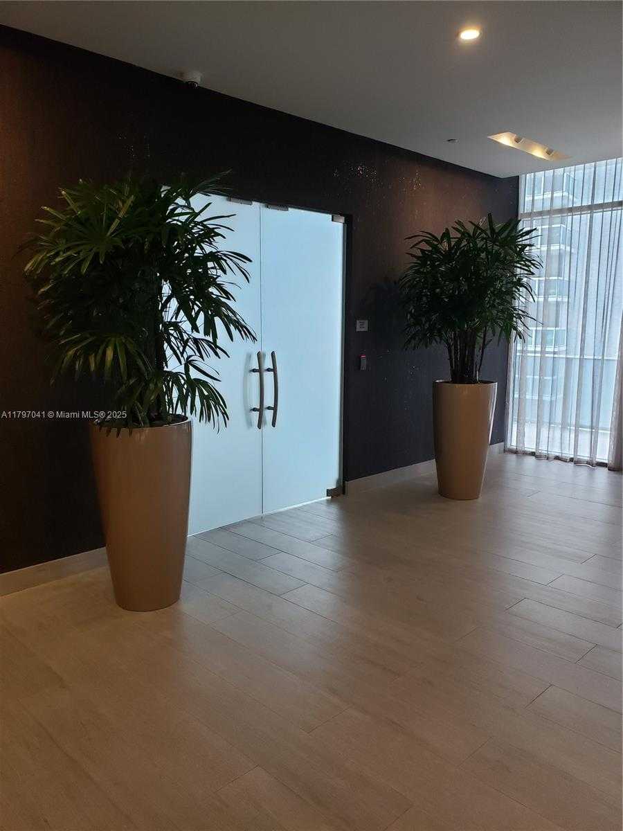 Small Image of 488 NE 18th St, Miami, FL 33132, USA Number 31