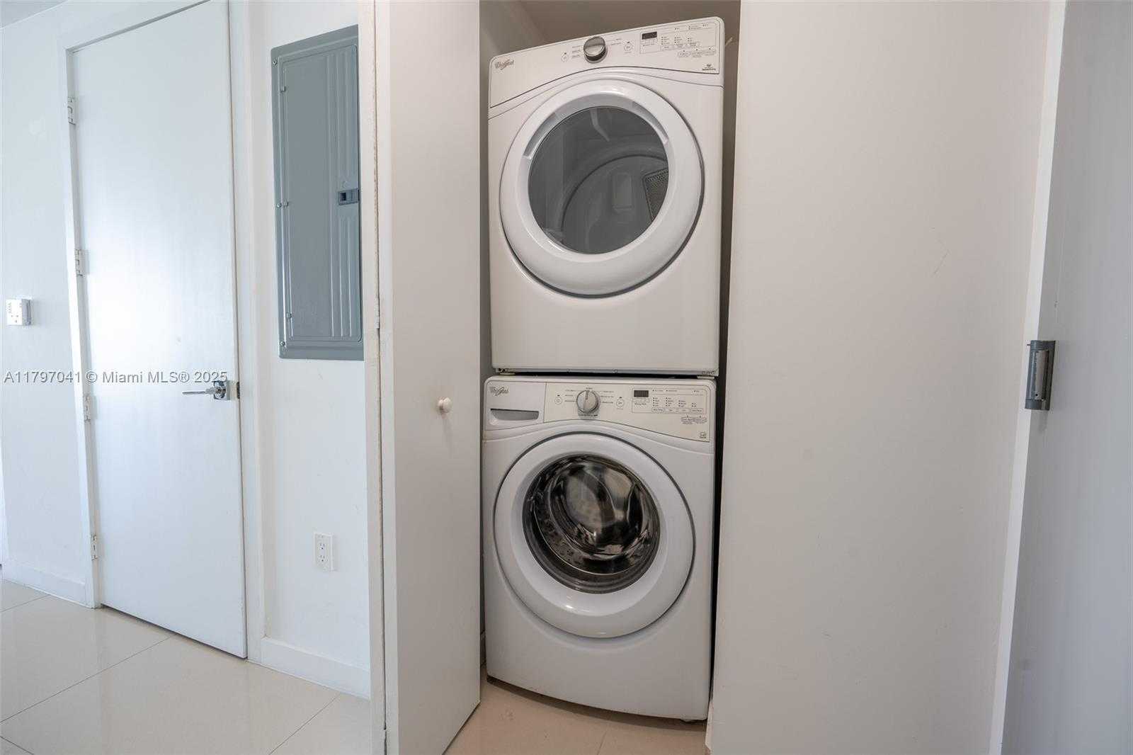 Small Image of 488 NE 18th St, Miami, FL 33132, USA Number 5