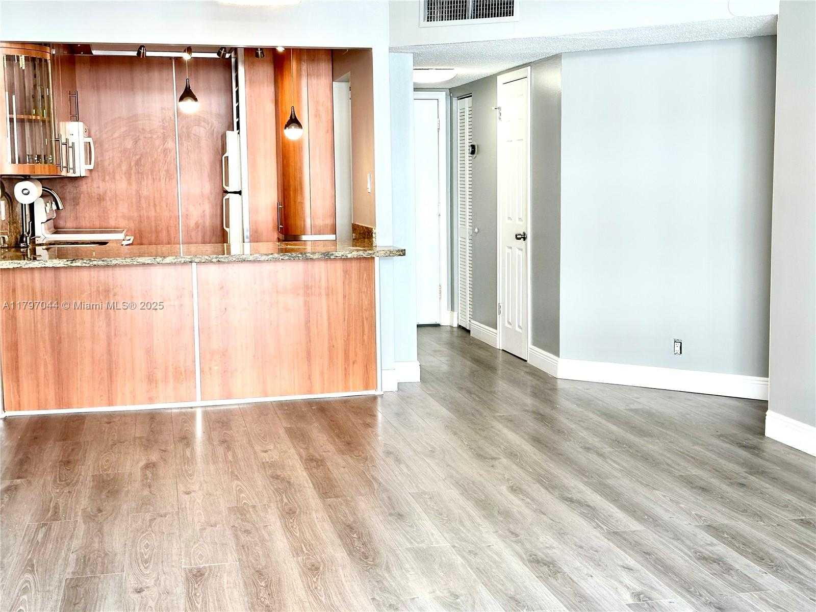 Small Image of 1825 SOUTH OCEAN DR #705, Hallandale Beach Number 6