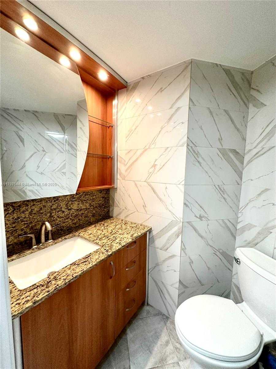 Small Image of 1825 SOUTH OCEAN DR #705, Hallandale Beach Number 7