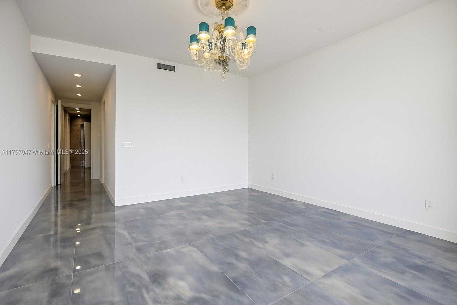 Small Image of 1425 Brickell Ave, Miami, FL 33131, USA Number 11