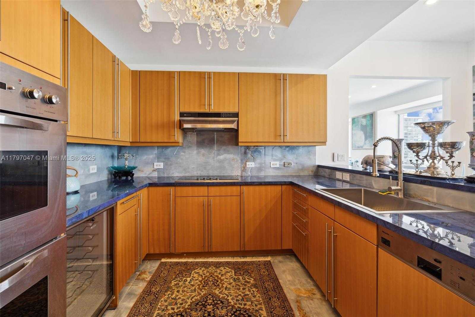 Small Image of 1425 Brickell Ave, Miami, FL 33131, USA Number 26