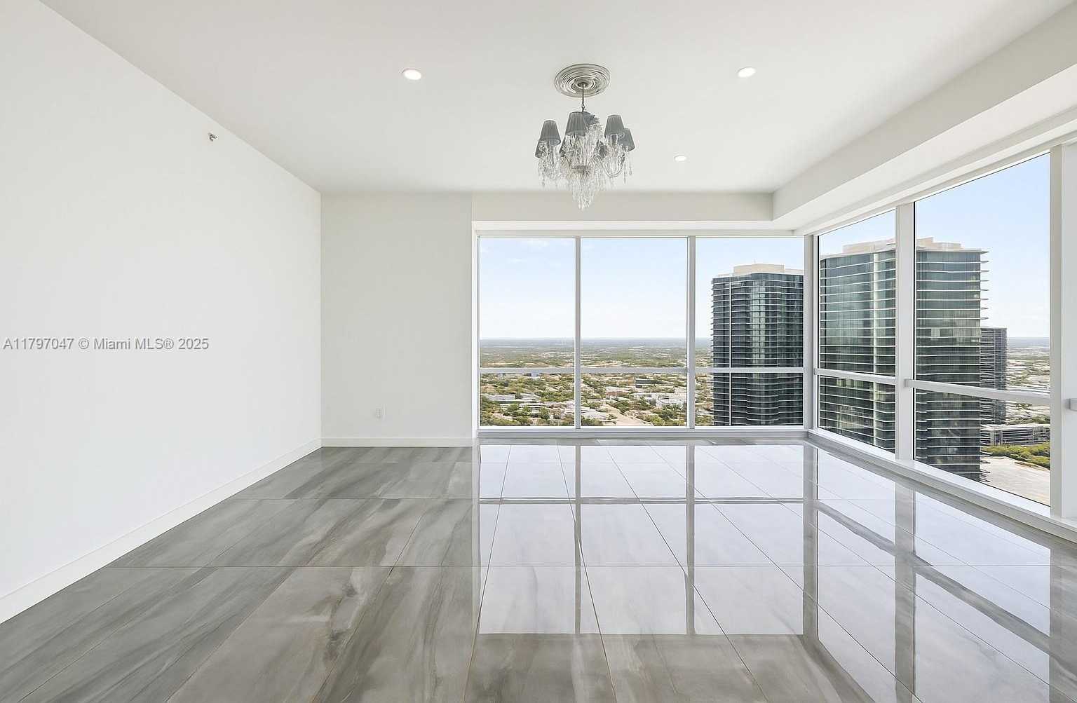 Small Image of 1425 Brickell Ave, Miami, FL 33131, USA Number 6