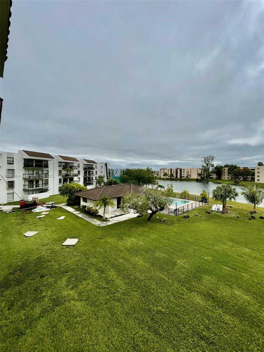 Small Image of 1350 SOUTH WEST 122ND AVE #321, Miami Number 10