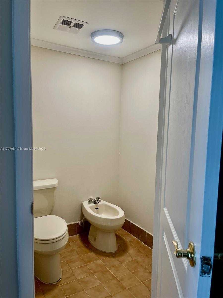 Small Image of 1350 SOUTH WEST 122ND AVE #321, Miami Number 12
