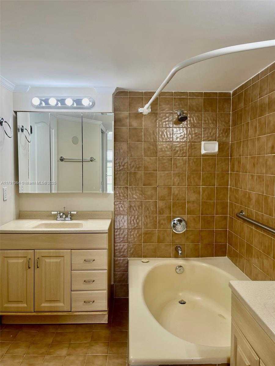 Small Image of 1350 SOUTH WEST 122ND AVE #321, Miami Number 13