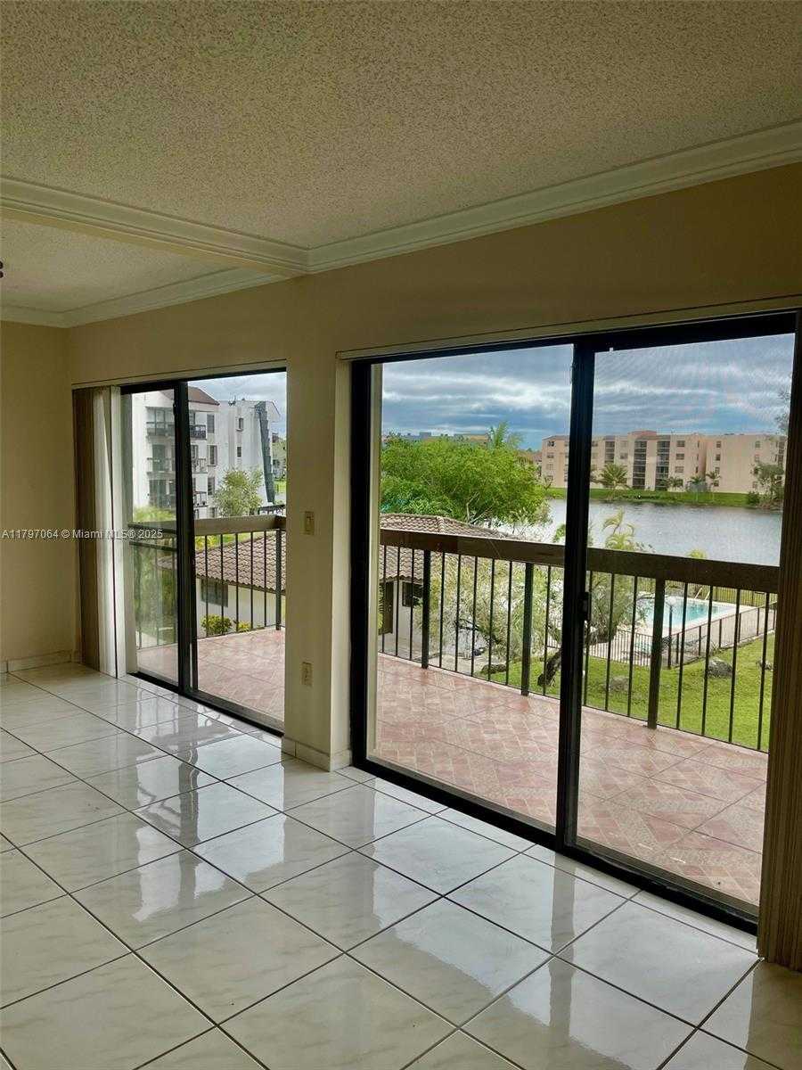 Small Image of 1350 SOUTH WEST 122ND AVE #321, Miami Number 4