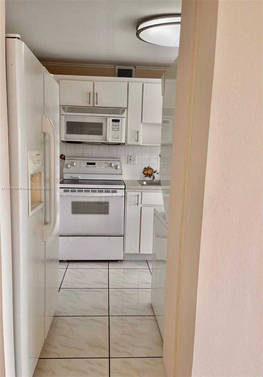 Small Image of 1350 SOUTH WEST 122ND AVE #321, Miami Number 5