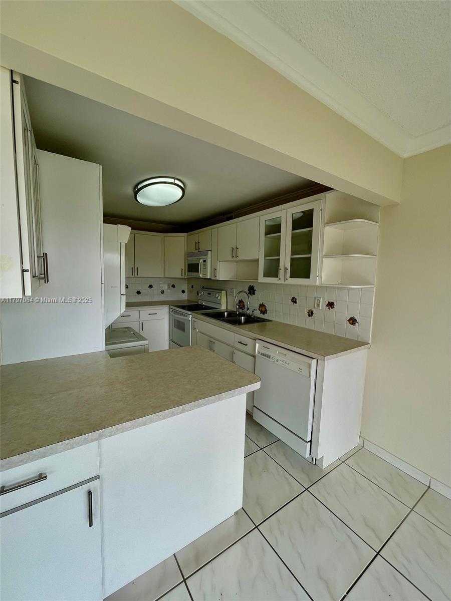 Small Image of 1350 SOUTH WEST 122ND AVE #321, Miami Number 6