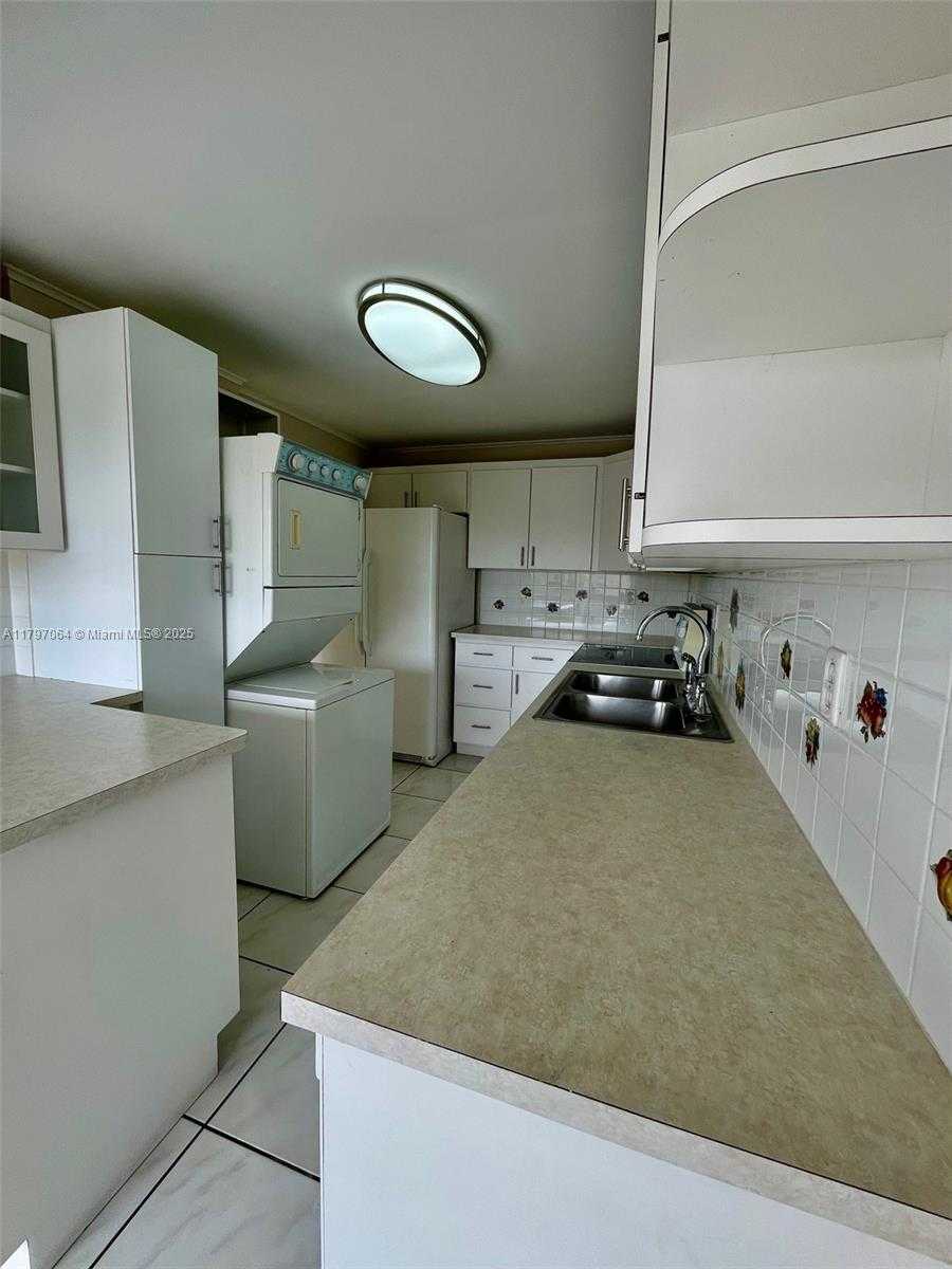 Small Image of 1350 SOUTH WEST 122ND AVE #321, Miami Number 8