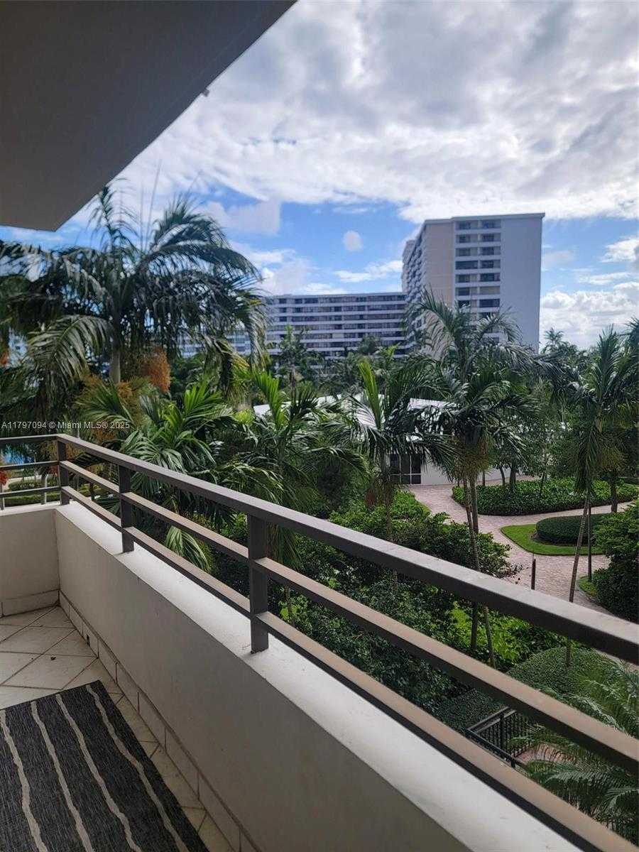 Small Image of 2500 PARKVIEW DR #518, Hallandale Beach Number 10