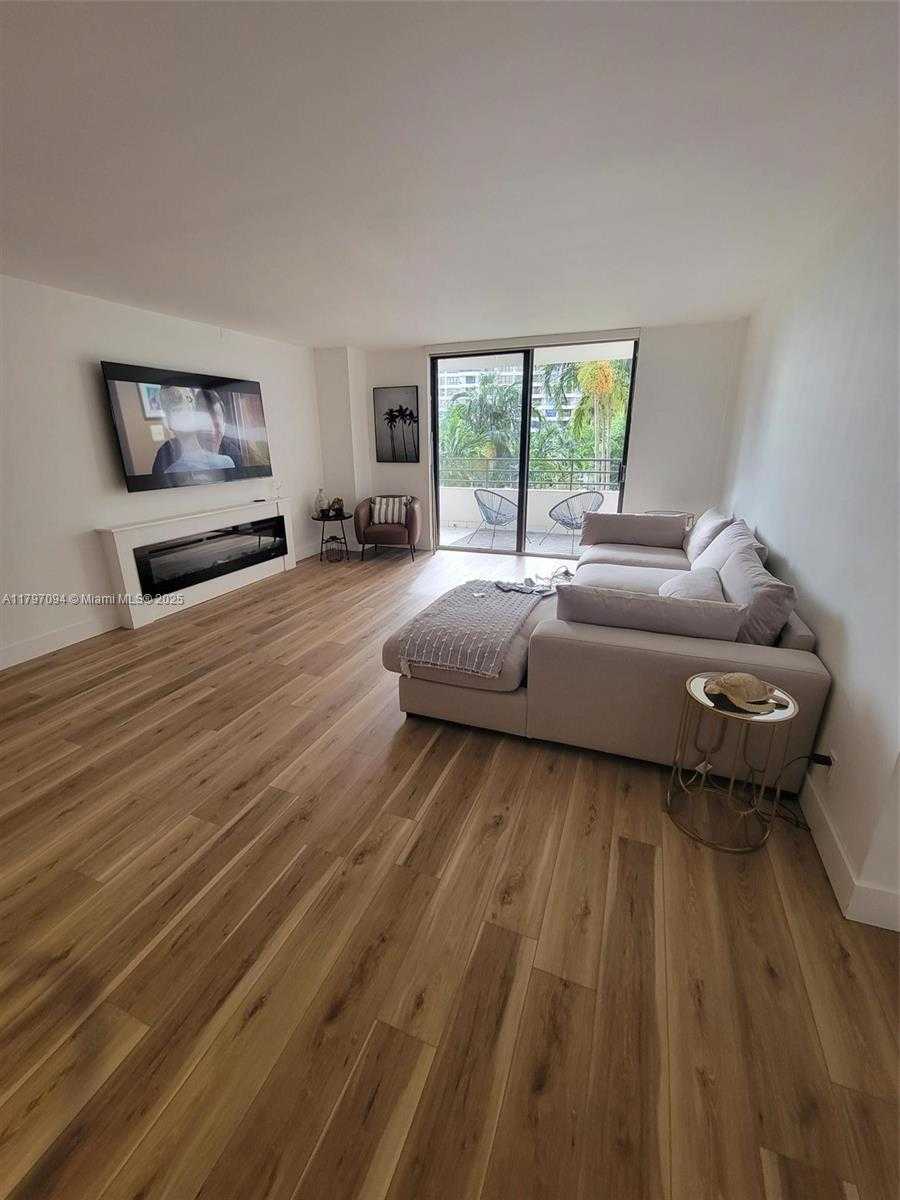 Small Image of 2500 PARKVIEW DR #518, Hallandale Beach Number 4