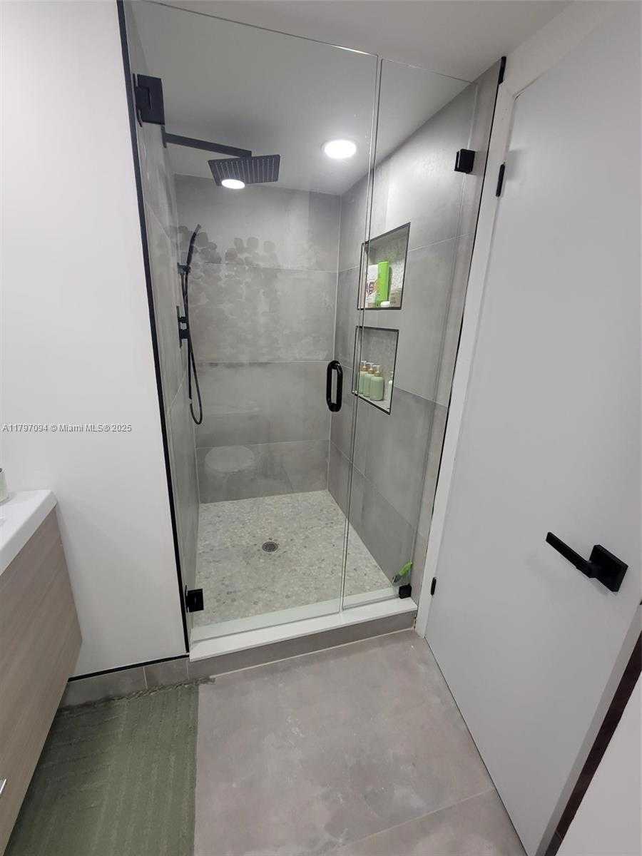 Small Image of 2500 PARKVIEW DR #518, Hallandale Beach Number 8