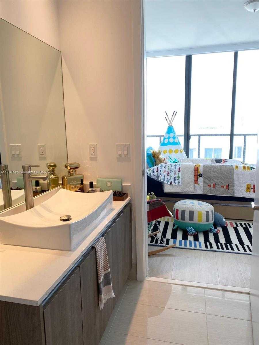 Small Image of 201 SOUTH WEST 17TH RD #903, Miami Number 16