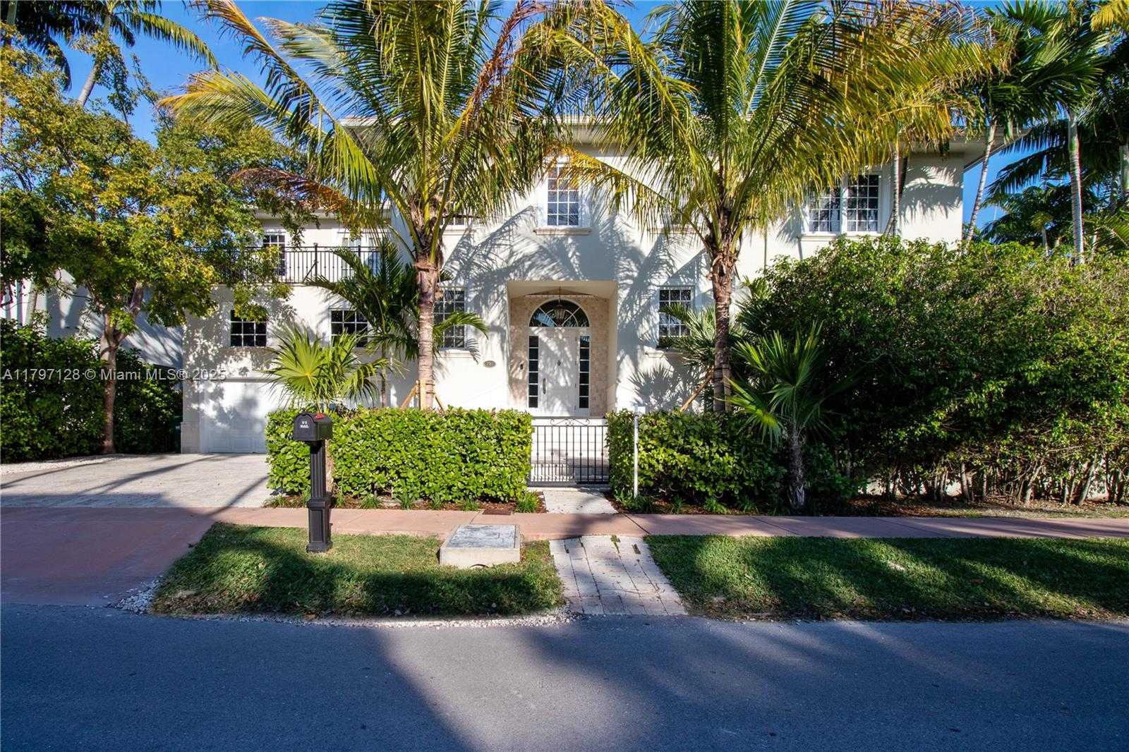 Small Image of 797 RIDGEWOOD RD, Key Biscayne Number 2