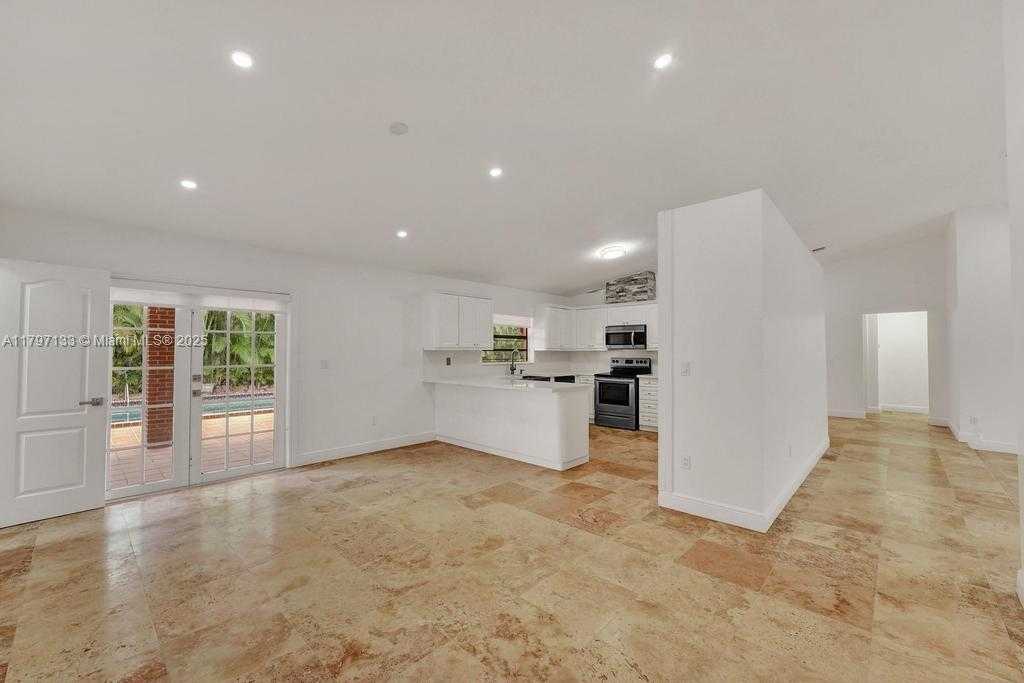 Small Image of 1981 SOUTH WEST 139TH CT, Miami Number 13