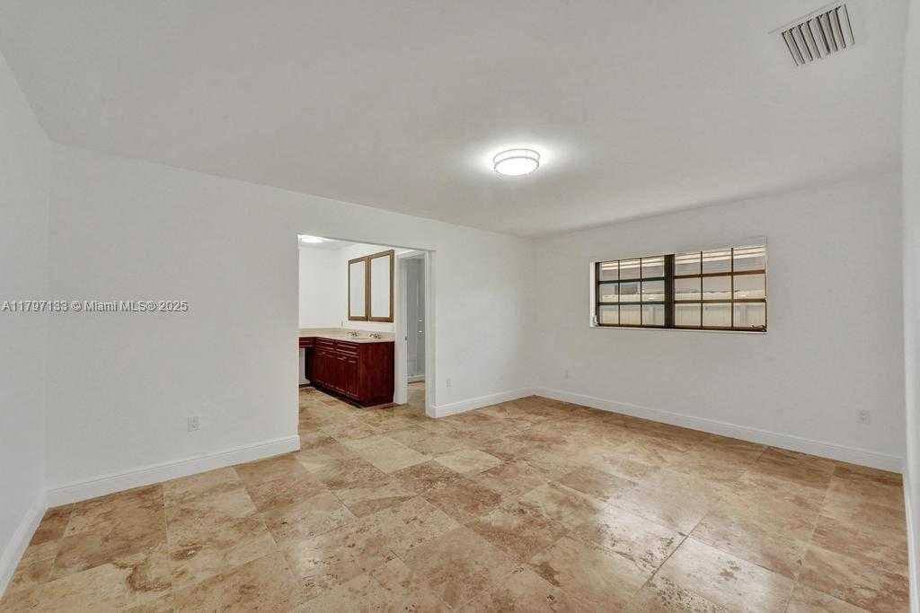 Small Image of 1981 SOUTH WEST 139TH CT, Miami Number 14