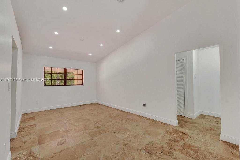 Small Image of 1981 SOUTH WEST 139TH CT, Miami Number 17