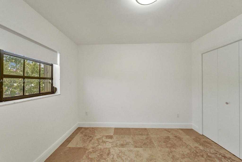 Small Image of 1981 SOUTH WEST 139TH CT, Miami Number 18