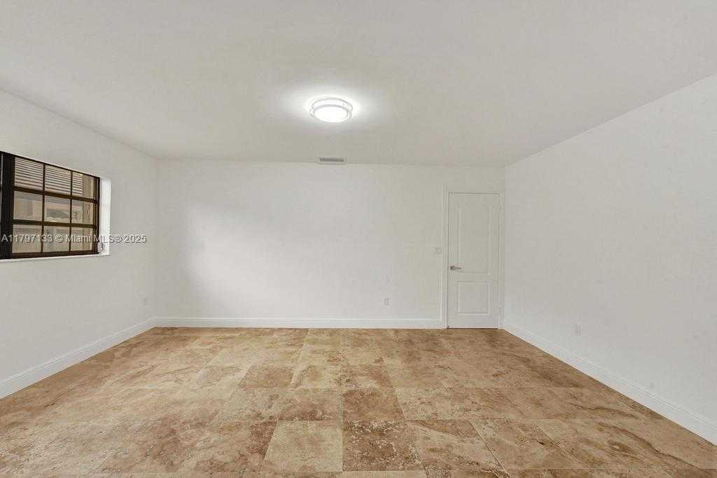 Small Image of 1981 SOUTH WEST 139TH CT, Miami Number 19