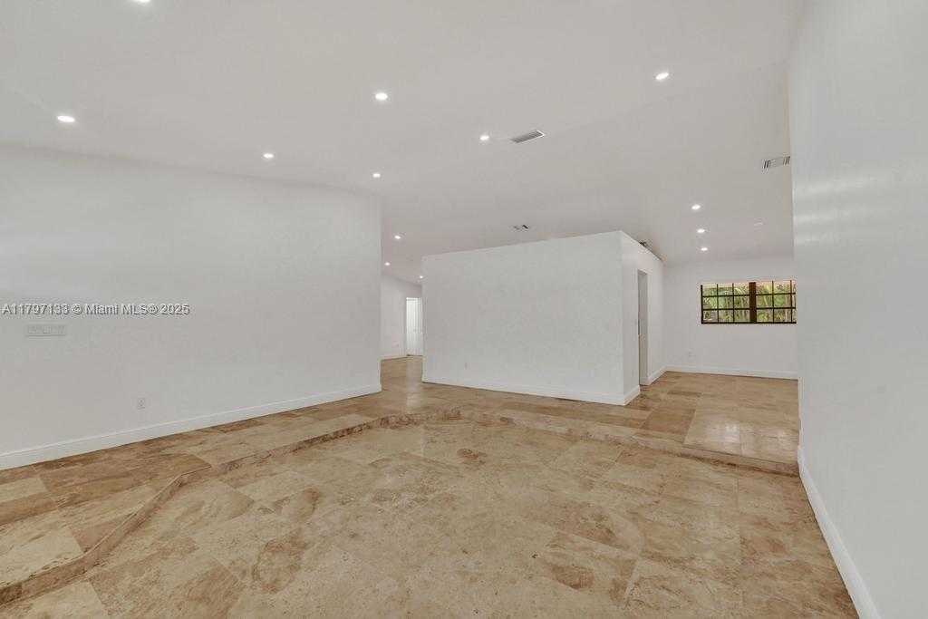 Small Image of 1981 SOUTH WEST 139TH CT, Miami Number 2