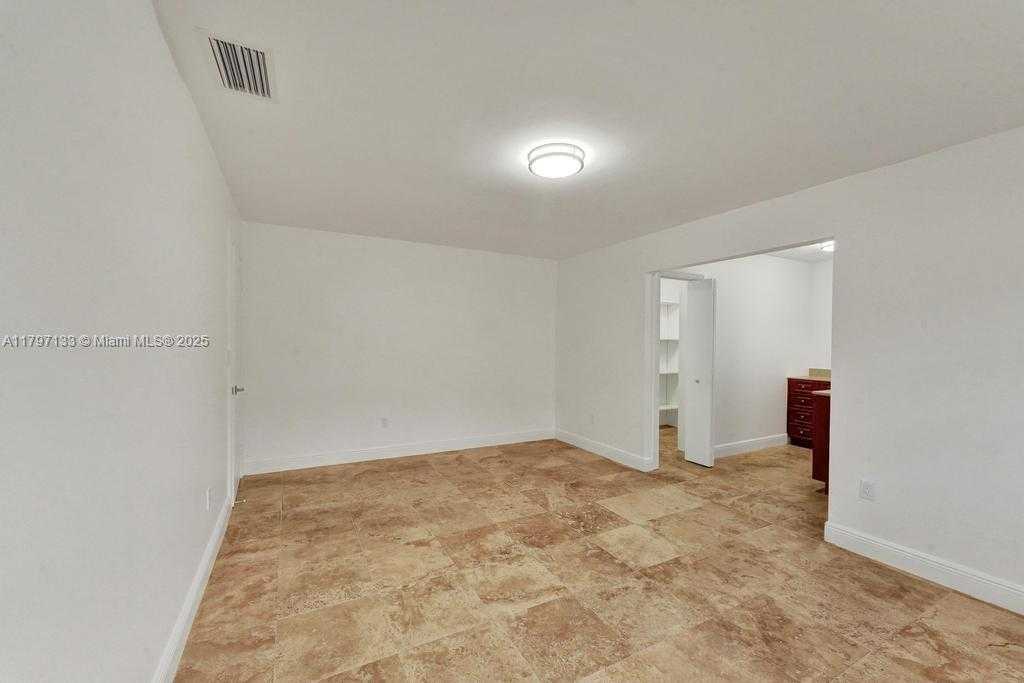 Small Image of 1981 SOUTH WEST 139TH CT, Miami Number 20