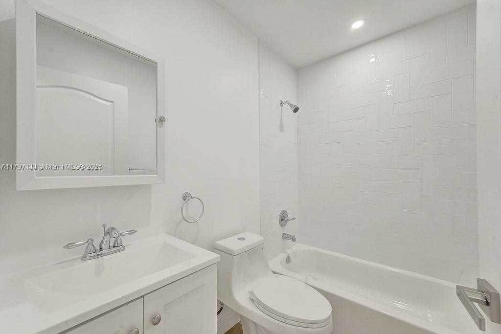 Small Image of 1981 SOUTH WEST 139TH CT, Miami Number 21