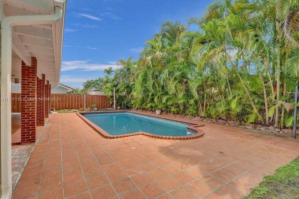 Small Image of 1981 SOUTH WEST 139TH CT, Miami Number 23