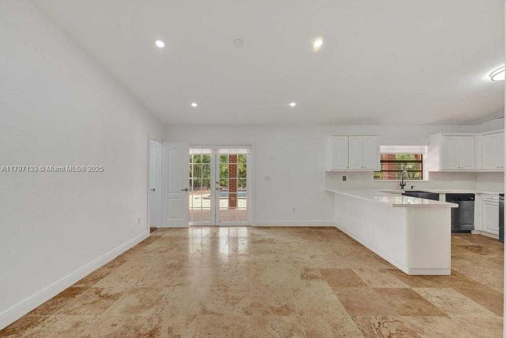 Small Image of 1981 SOUTH WEST 139TH CT, Miami Number 3