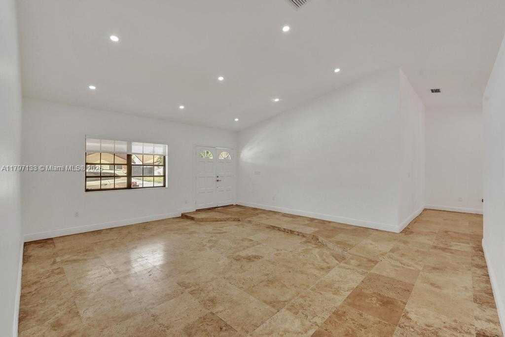 Small Image of 1981 SOUTH WEST 139TH CT, Miami Number 4