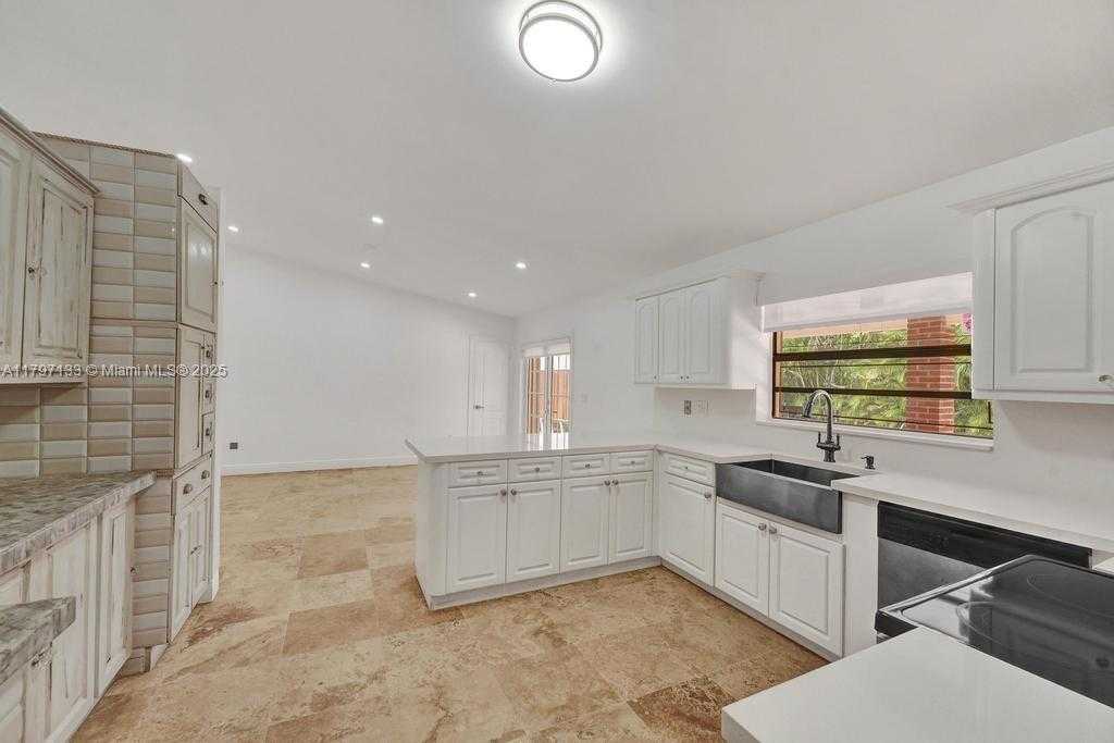 Small Image of 1981 SOUTH WEST 139TH CT, Miami Number 6