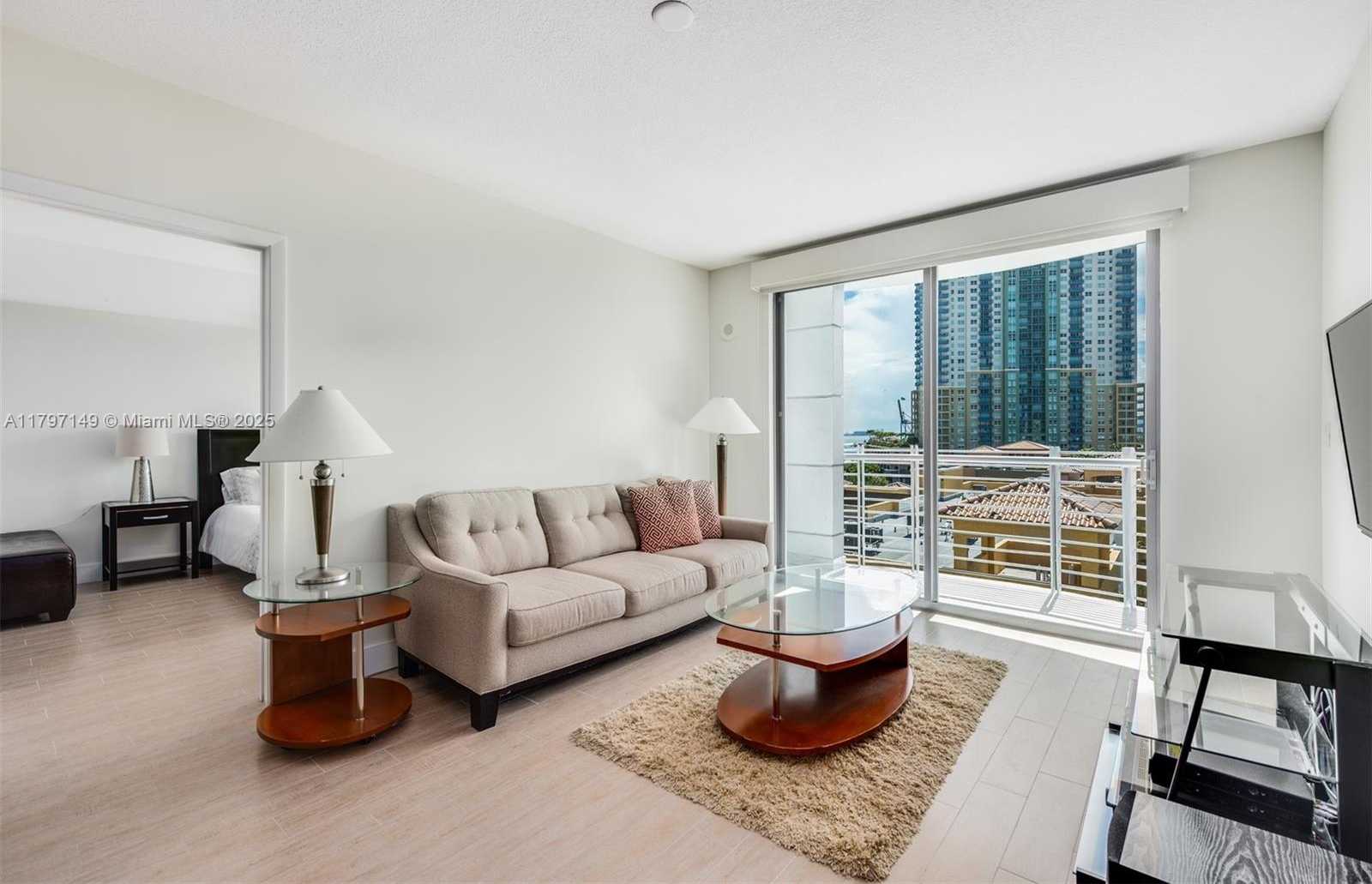 Small Image of 110 WASHINGTON AVE #1817, Miami Beach Number 4