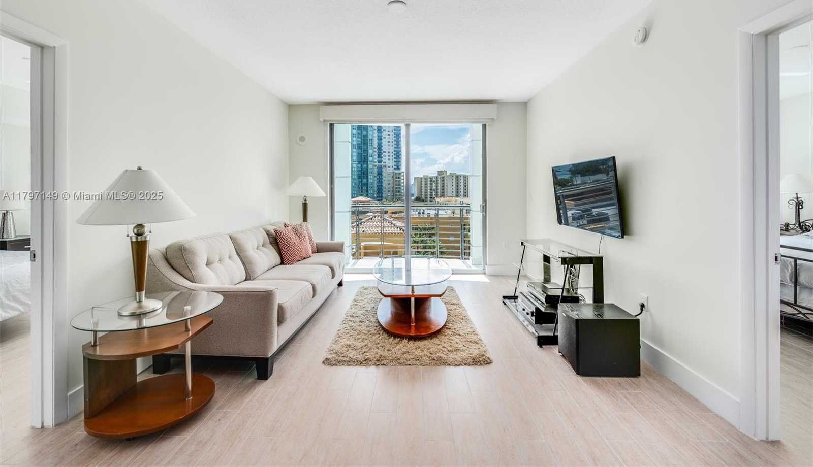 Small Image of 110 WASHINGTON AVE #1817, Miami Beach Number 5