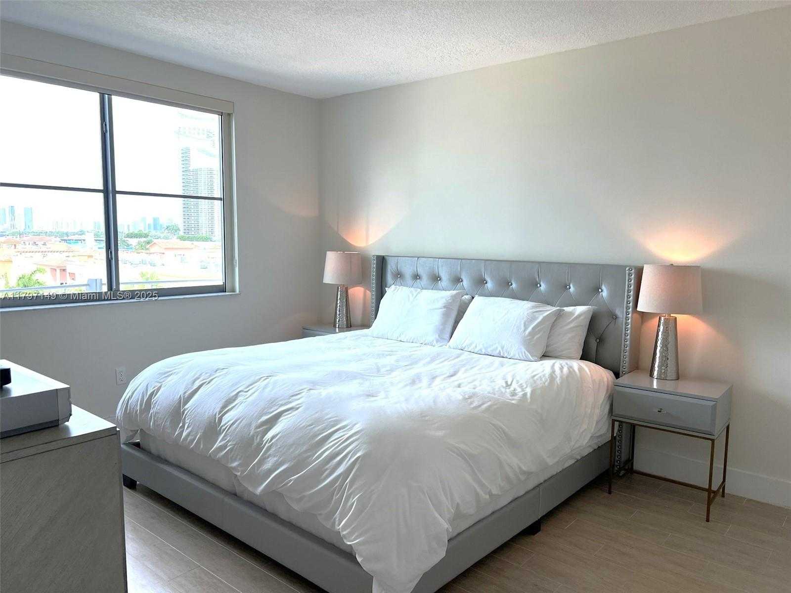 Small Image of 110 WASHINGTON AVE #1817, Miami Beach Number 6